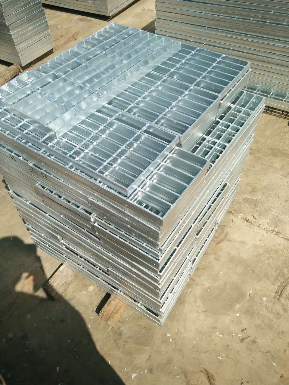 1503299150282761.jpg 446633617616311551.jpg